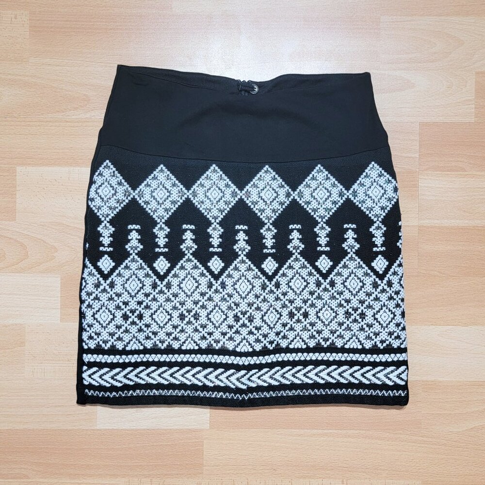 H&M Women's Metallic Embroidered Aztec Geometric Tribal Boho Mini Skirt | XSmall